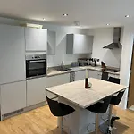 Lovely 2 Bed In Centre * ليدز