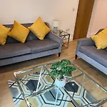 Lovely 2 Bed In Centre Apartment