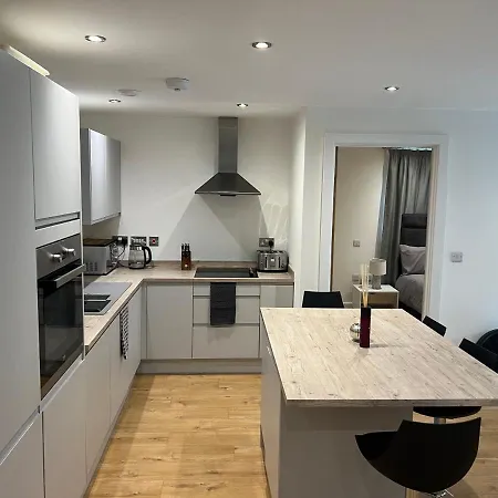 Lovely 2 Bed In Centre *