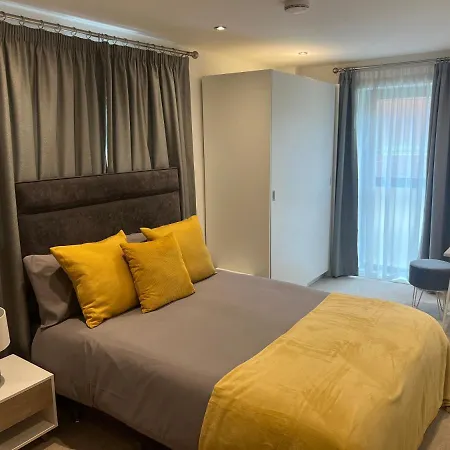 Lovely 2 Bed In Centre شقة *