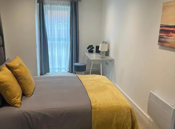 Lovely 2 Bed In Centre شقة