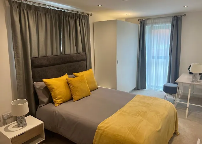 Lovely 2 Bed In Centre شقة *